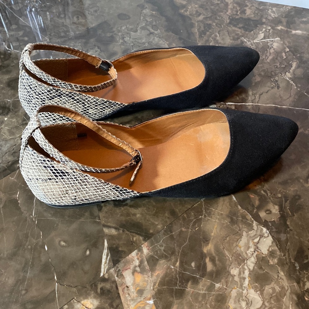 GAP black velvet & snakeskin flats w/ ankle strap- worn 1x size 9